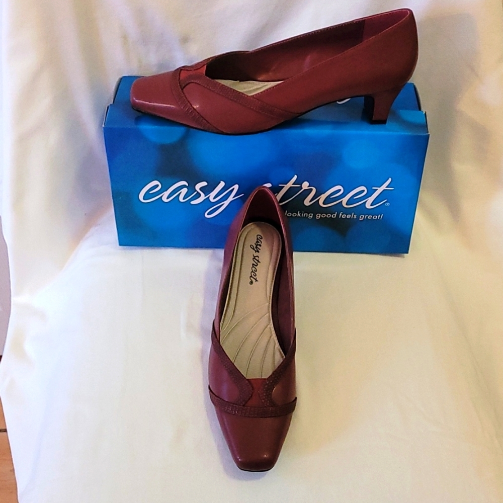 Women's dress shoes